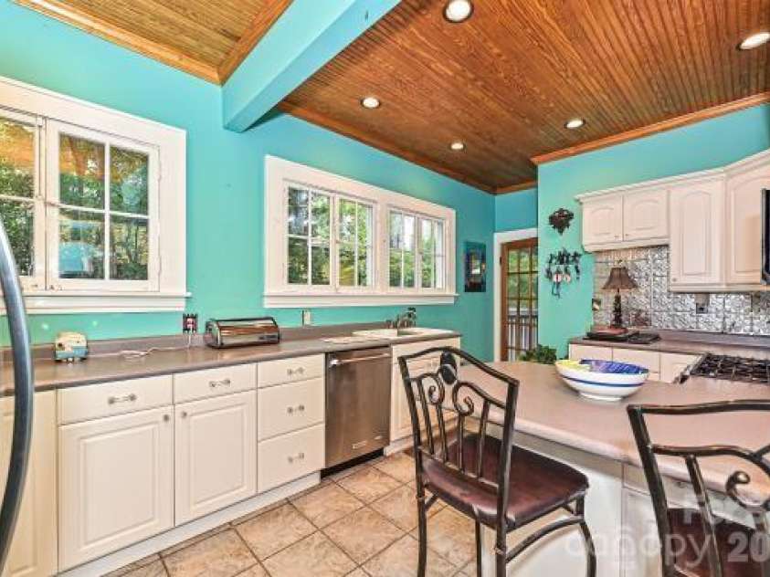 1532 The Plaza, Charlotte, NC 28205.  MLS# CAR4408955, YatesRealty ID 41721. 