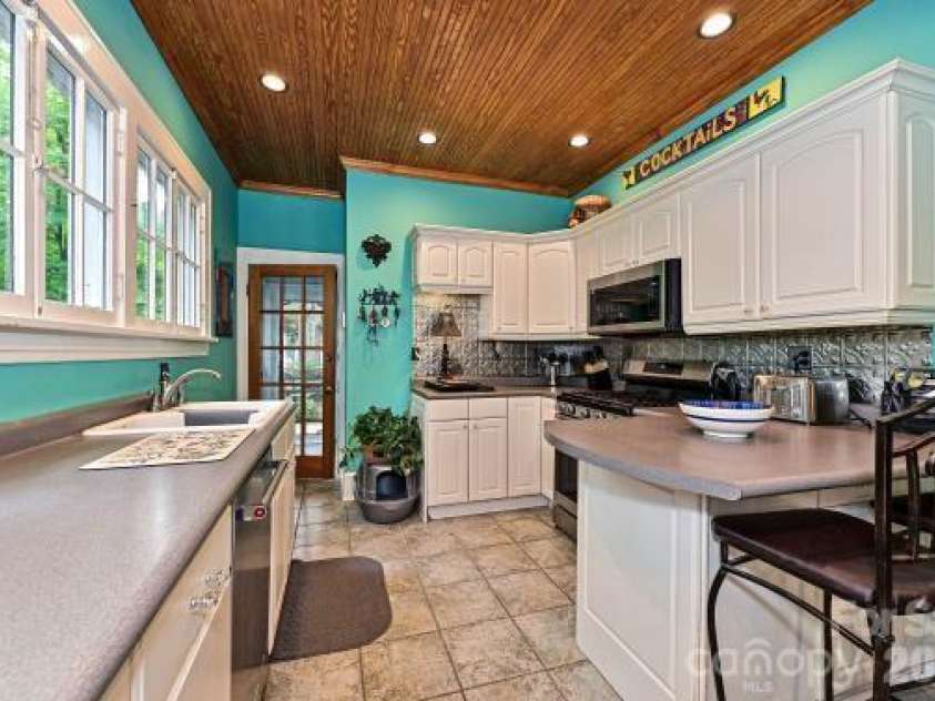 1532 The Plaza, Charlotte, NC 28205.  MLS# CAR4408955, YatesRealty ID 41721. 