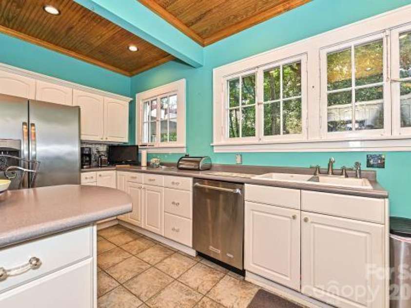 1532 The Plaza, Charlotte, NC 28205.  MLS# CAR4408955, YatesRealty ID 41721. 