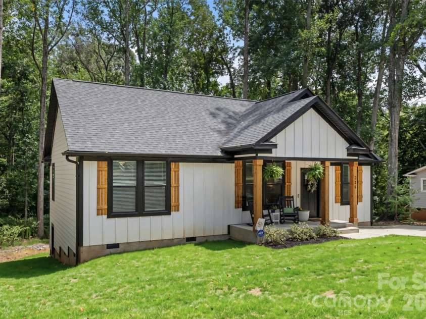 216 Briarcreek Road, Gastonia, NC 28056.  MLS# CAR4409406, YatesRealty ID 41722. 