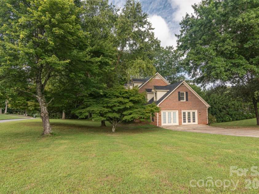 102 Ridgeview Drive, Rutherfordton, NC 28139.  MLS# CAR4410486, YatesRealty ID 41723. 