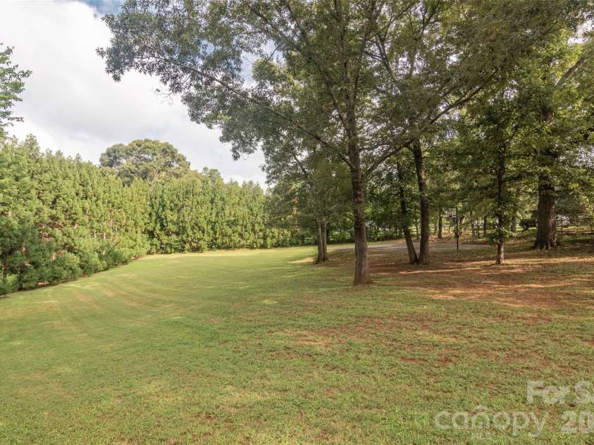 102 Ridgeview Drive, Rutherfordton, NC 28139.  MLS# CAR4410486, YatesRealty ID 41723. 