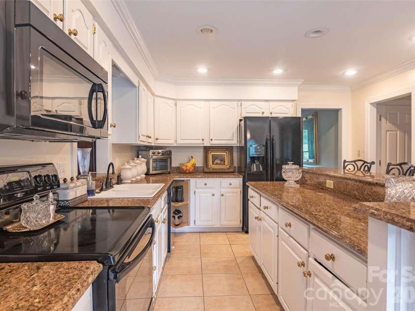102 Ridgeview Drive, Rutherfordton, NC 28139.  MLS# CAR4410486, YatesRealty ID 41723. 