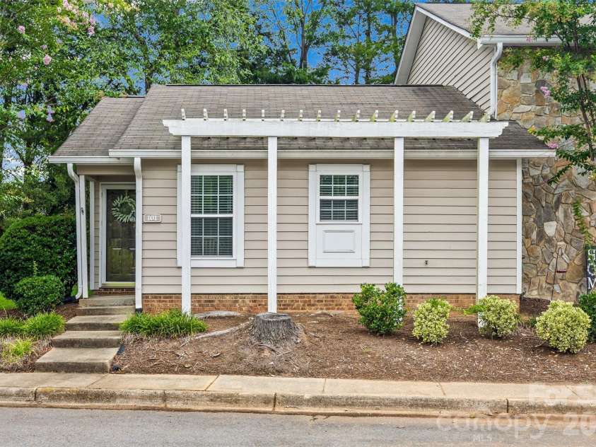 101 Heritage Parkway, Fort Mill, SC 29715.  MLS# CAR4411769, YatesRealty ID 41724. 
