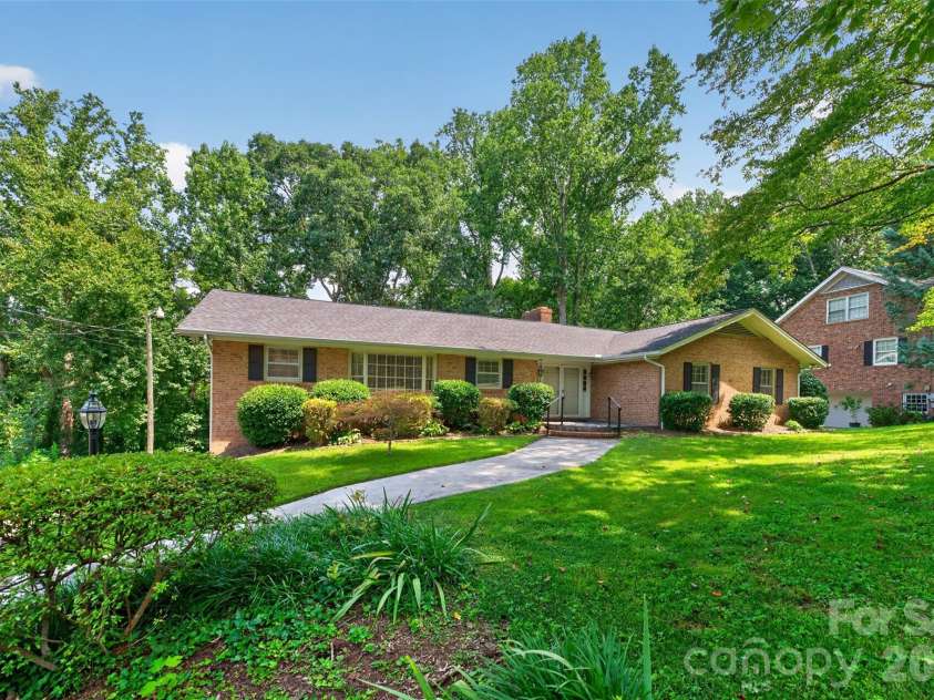 530 25th Avenue, Hickory, NC 28601.  MLS# CAR4409320, YatesRealty ID 41725. 