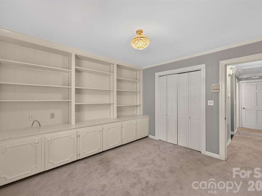 530 25th Avenue, Hickory, NC 28601.  MLS# CAR4409320, YatesRealty ID 41725. 