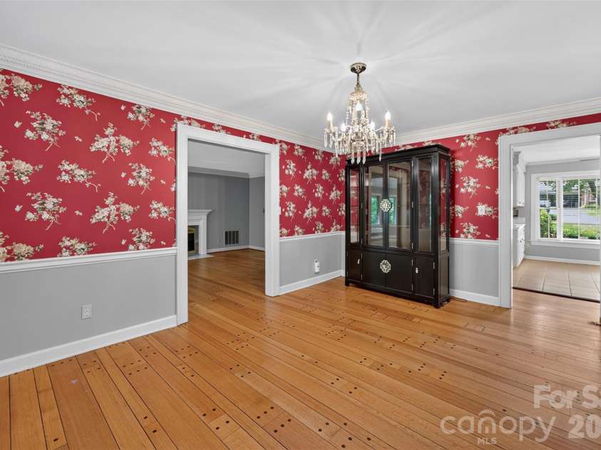 530 25th Avenue, Hickory, NC 28601.  MLS# CAR4409320, YatesRealty ID 41725. 