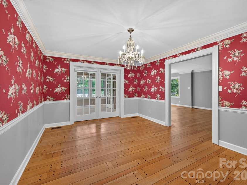 530 25th Avenue, Hickory, NC 28601.  MLS# CAR4409320, YatesRealty ID 41725. 