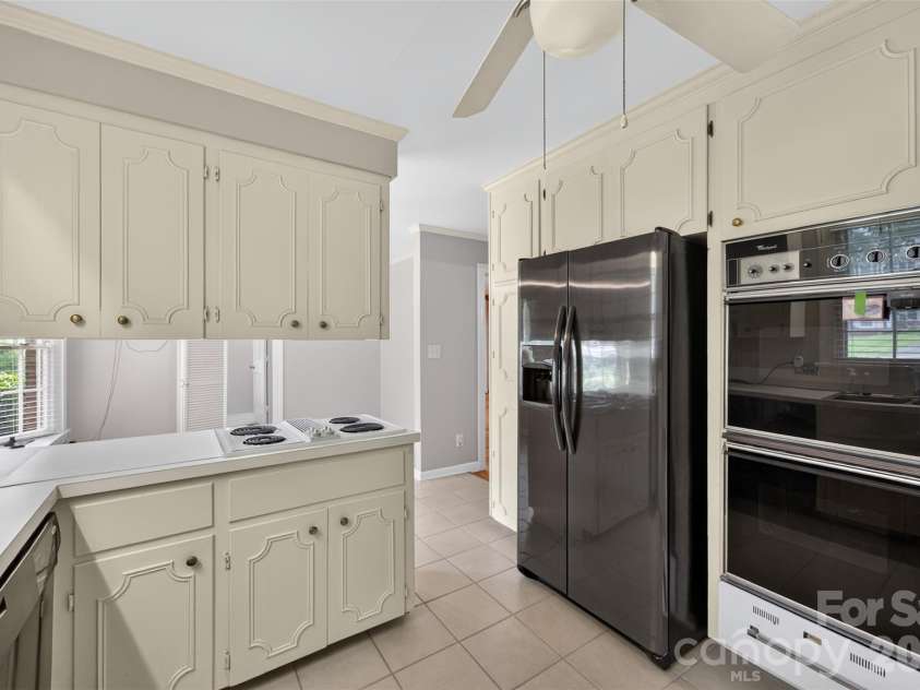 530 25th Avenue, Hickory, NC 28601.  MLS# CAR4409320, YatesRealty ID 41725. 