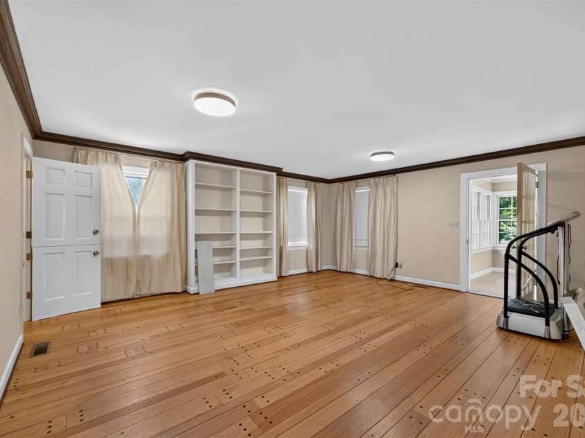 530 25th Avenue, Hickory, NC 28601.  MLS# CAR4409320, YatesRealty ID 41725. 