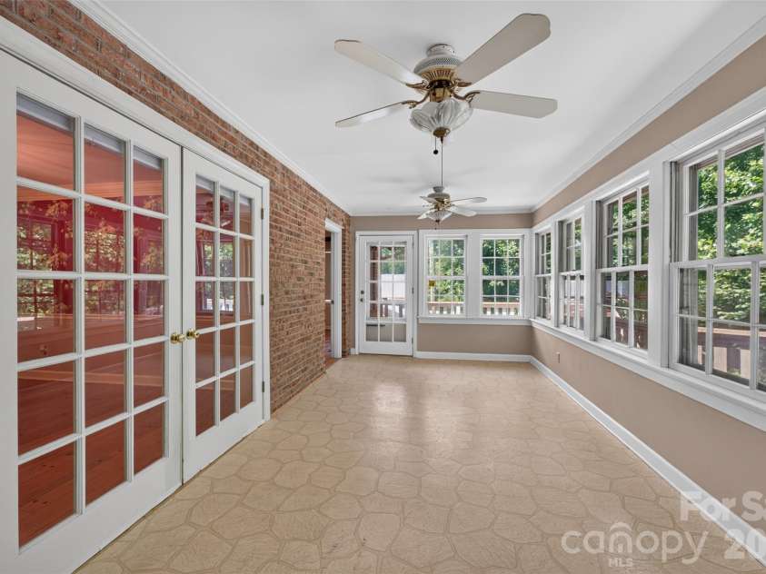 530 25th Avenue, Hickory, NC 28601.  MLS# CAR4409320, YatesRealty ID 41725. 