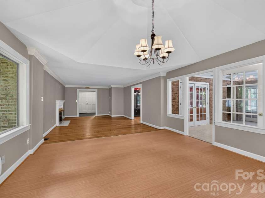 530 25th Avenue, Hickory, NC 28601.  MLS# CAR4409320, YatesRealty ID 41725. 