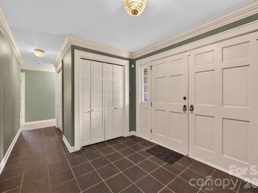 530 25th Avenue, Hickory, NC 28601.  MLS# CAR4409320, YatesRealty ID 41725. 