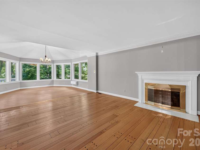 530 25th Avenue, Hickory, NC 28601.  MLS# CAR4409320, YatesRealty ID 41725. 