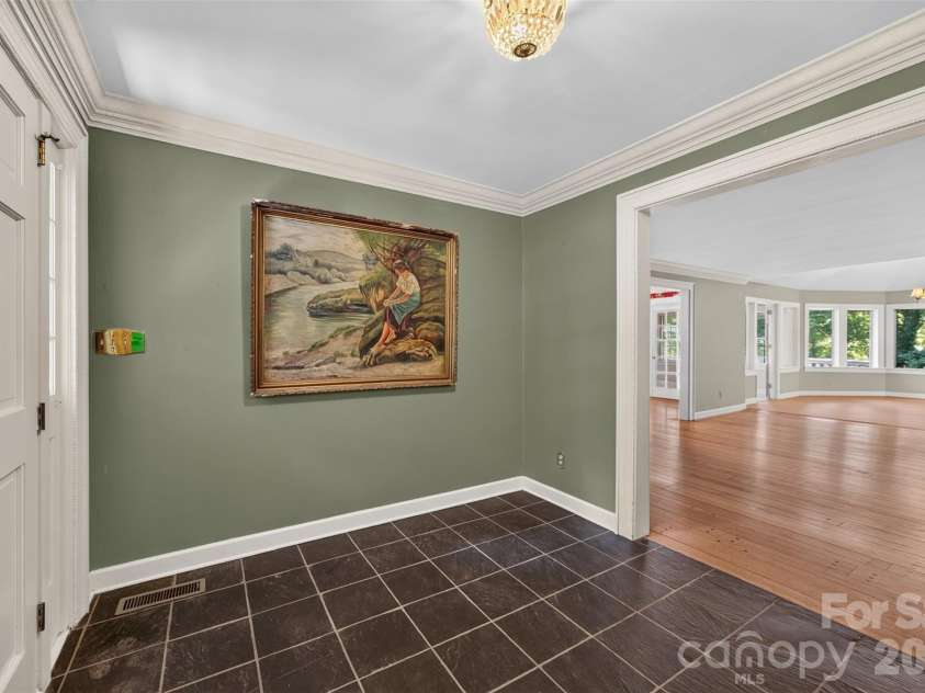 530 25th Avenue, Hickory, NC 28601.  MLS# CAR4409320, YatesRealty ID 41725. Entry