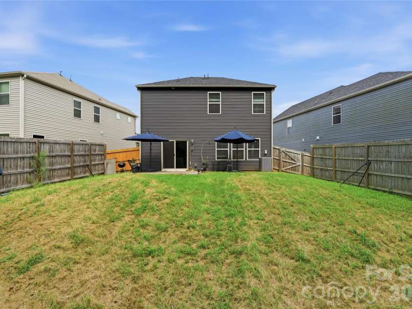 6116 Hailstone Road, Charlotte, NC 28215.  MLS# CAR4408502, YatesRealty ID 41726. Back yard