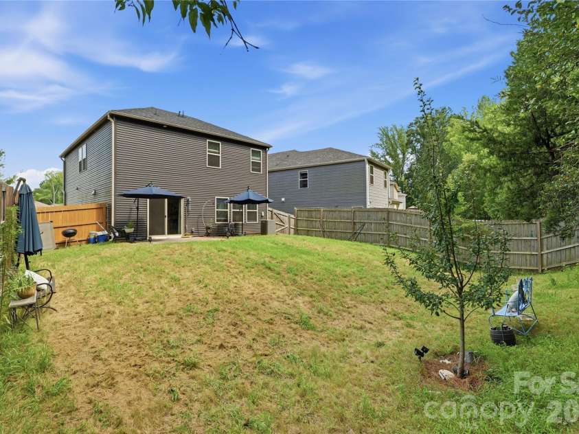 6116 Hailstone Road, Charlotte, NC 28215.  MLS# CAR4408502, YatesRealty ID 41726. Back yard