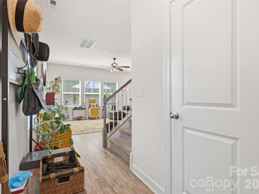 6116 Hailstone Road, Charlotte, NC 28215.  MLS# CAR4408502, YatesRealty ID 41726. Entry Foyer