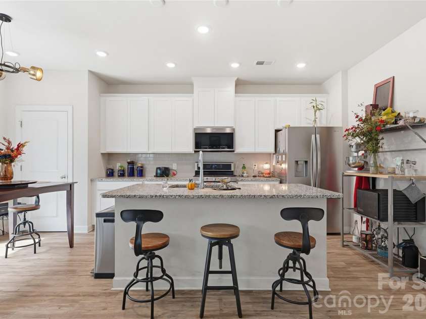6116 Hailstone Road, Charlotte, NC 28215.  MLS# CAR4408502, YatesRealty ID 41726. Kitchen