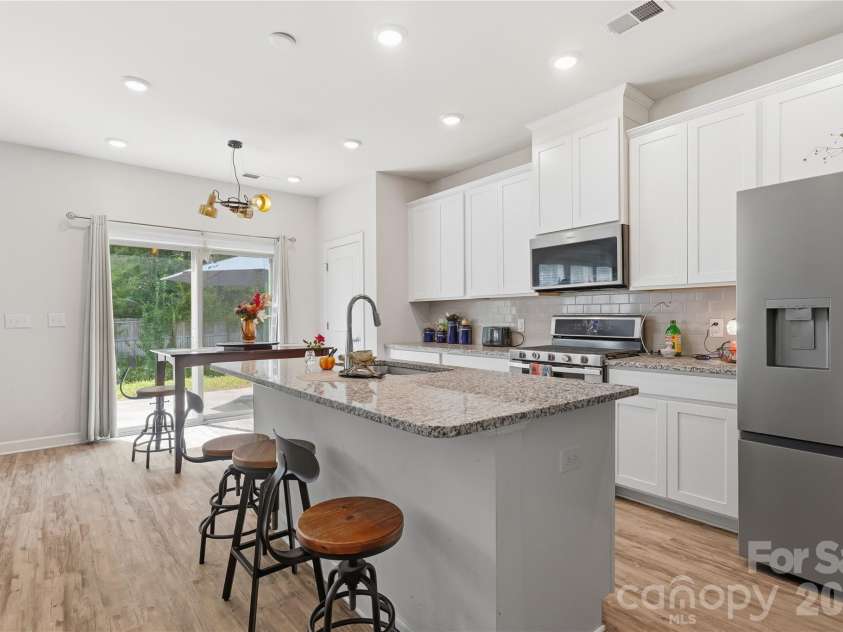 6116 Hailstone Road, Charlotte, NC 28215.  MLS# CAR4408502, YatesRealty ID 41726. Kitchen