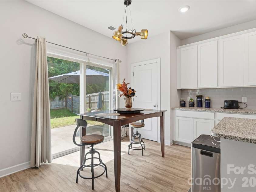 6116 Hailstone Road, Charlotte, NC 28215.  MLS# CAR4408502, YatesRealty ID 41726. Kitchen