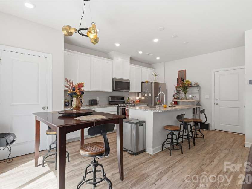 6116 Hailstone Road, Charlotte, NC 28215.  MLS# CAR4408502, YatesRealty ID 41726. Kitchen