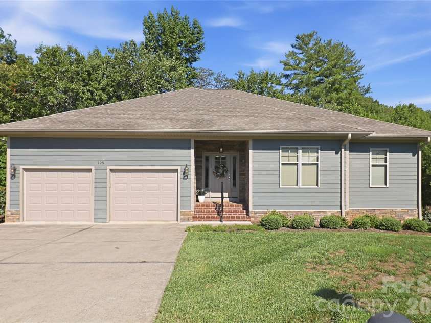 125 Beechmont Drive, Morganton, NC 28655.  MLS# CAR4411904, YatesRealty ID 41728. 
