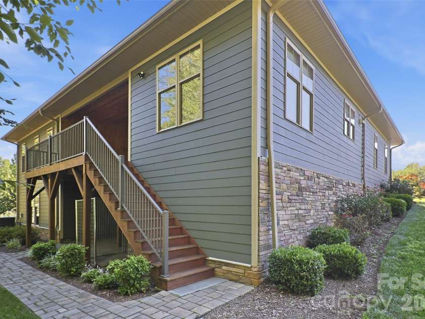 125 Beechmont Drive, Morganton, NC 28655.  MLS# CAR4411904, YatesRealty ID 41728. 