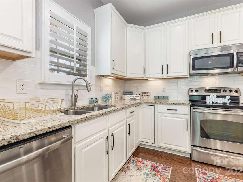 15039 Boudins Lane, Charlotte, NC 28278.  MLS# CAR4322167, YatesRealty ID 4173. 