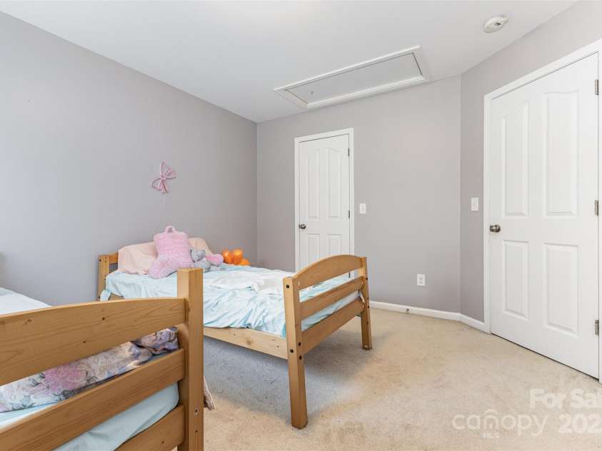 15039 Boudins Lane, Charlotte, NC 28278.  MLS# CAR4322167, YatesRealty ID 4173. 