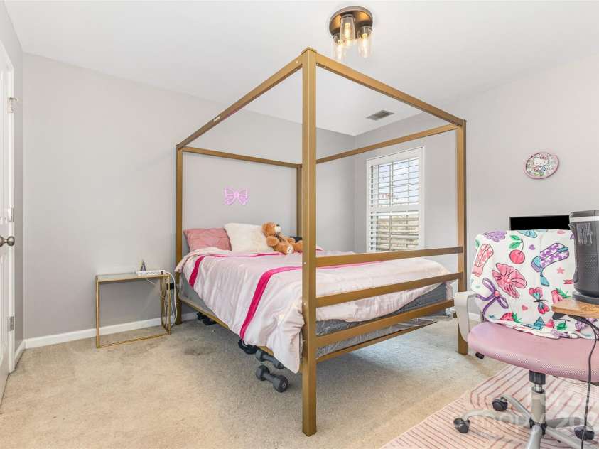 15039 Boudins Lane, Charlotte, NC 28278.  MLS# CAR4322167, YatesRealty ID 4173. 