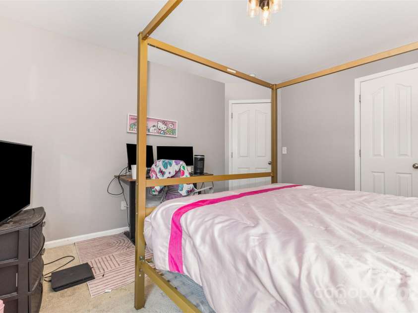 15039 Boudins Lane, Charlotte, NC 28278.  MLS# CAR4322167, YatesRealty ID 4173. 