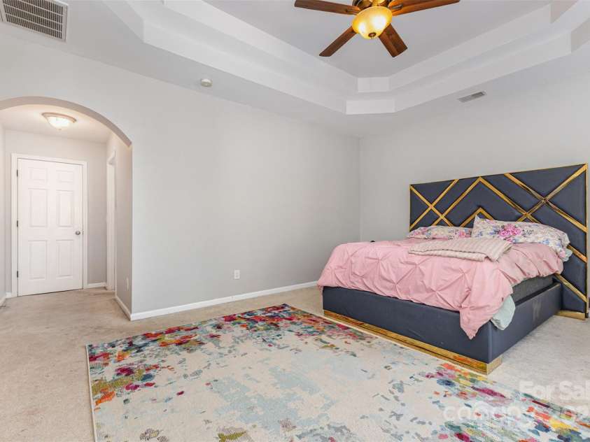 15039 Boudins Lane, Charlotte, NC 28278.  MLS# CAR4322167, YatesRealty ID 4173. 