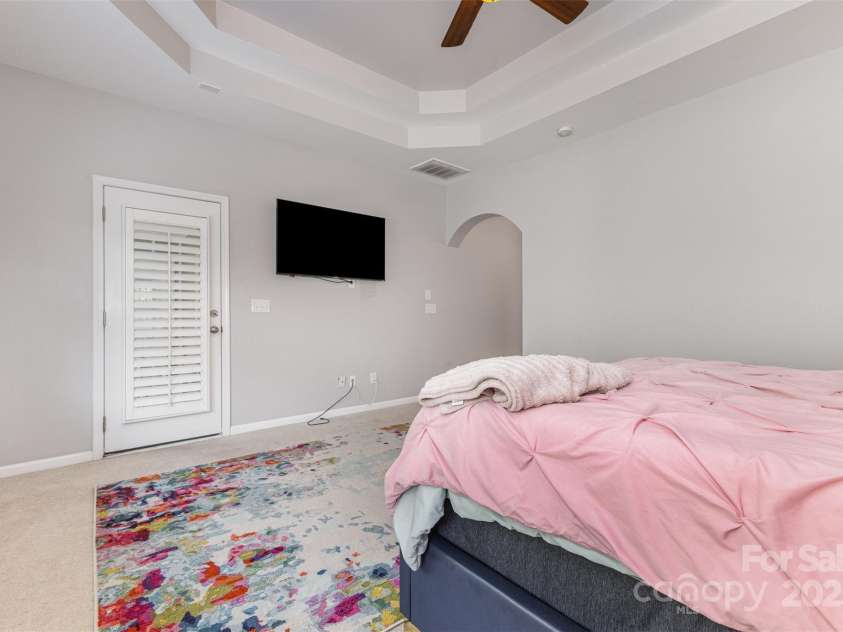 15039 Boudins Lane, Charlotte, NC 28278.  MLS# CAR4322167, YatesRealty ID 4173. 