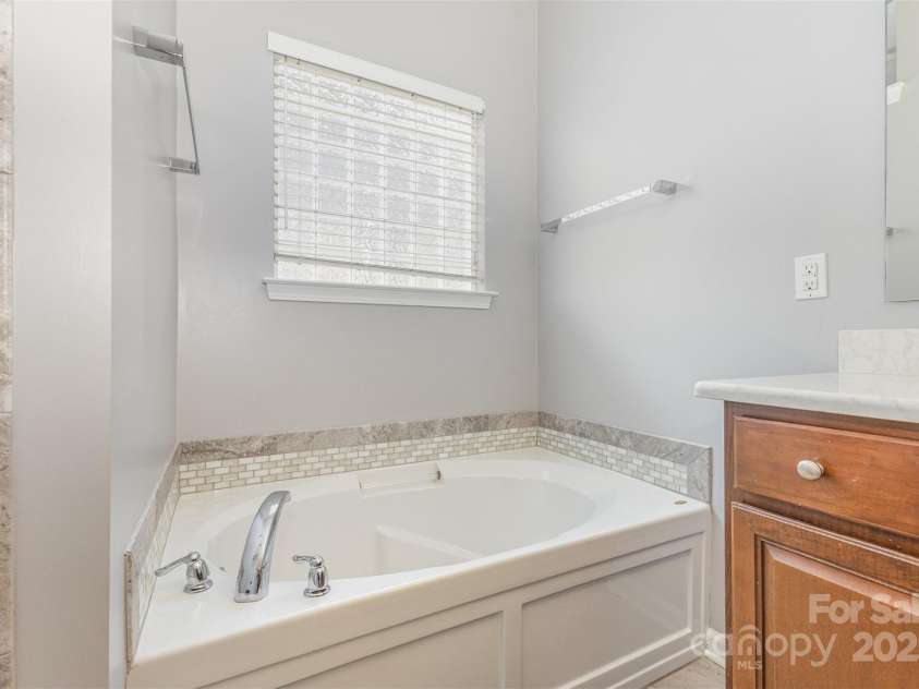 15039 Boudins Lane, Charlotte, NC 28278.  MLS# CAR4322167, YatesRealty ID 4173. 