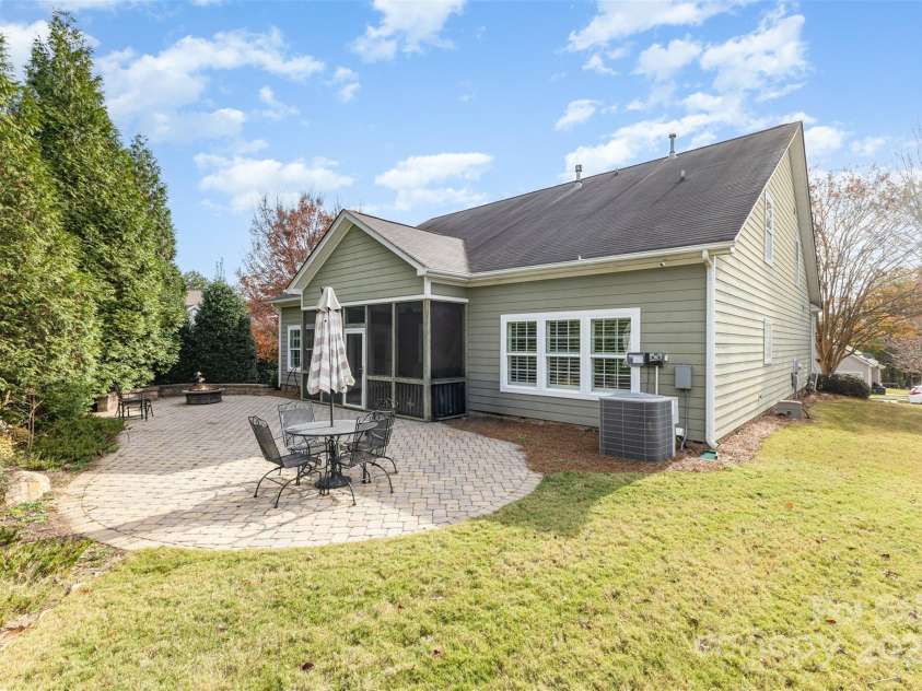 15039 Boudins Lane, Charlotte, NC 28278.  MLS# CAR4322167, YatesRealty ID 4173. 