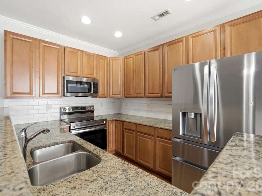 13838 Singleleaf Lane, Charlotte, NC 28278.  MLS# CAR4410883, YatesRealty ID 41730. 