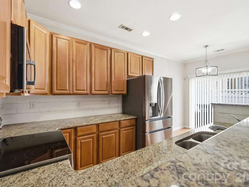 13838 Singleleaf Lane, Charlotte, NC 28278.  MLS# CAR4410883, YatesRealty ID 41730. 