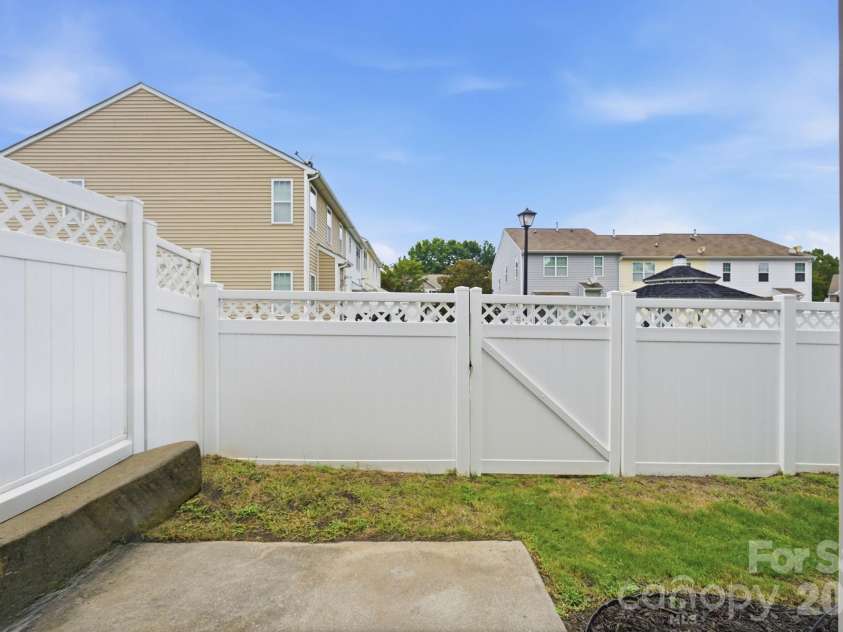 13838 Singleleaf Lane, Charlotte, NC 28278.  MLS# CAR4410883, YatesRealty ID 41730. 