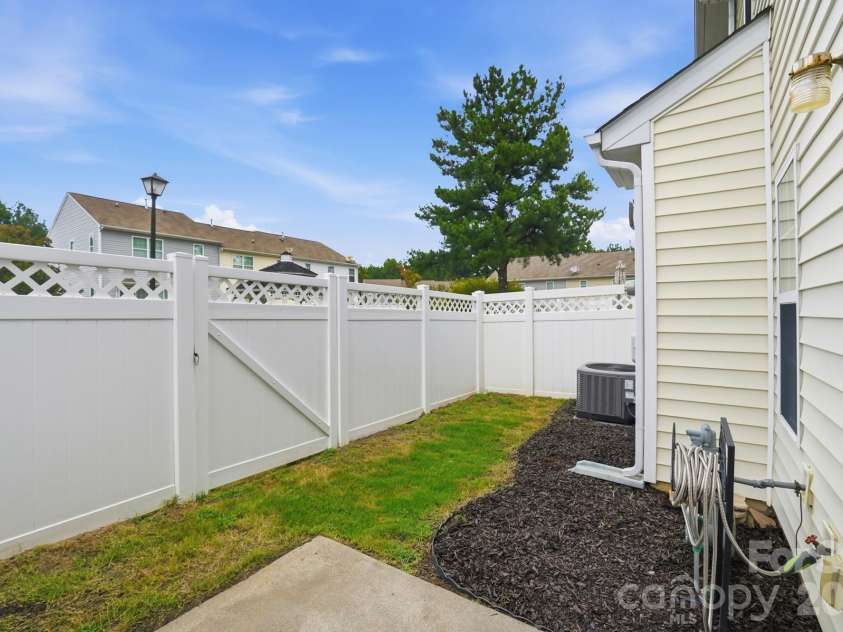 13838 Singleleaf Lane, Charlotte, NC 28278.  MLS# CAR4410883, YatesRealty ID 41730. 