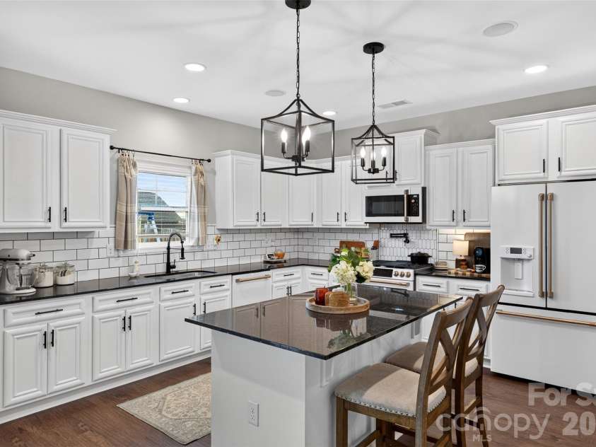 716 Stilmore Drive, Duncan, SC 29334.  MLS# CAR4409087, YatesRealty ID 41732. 