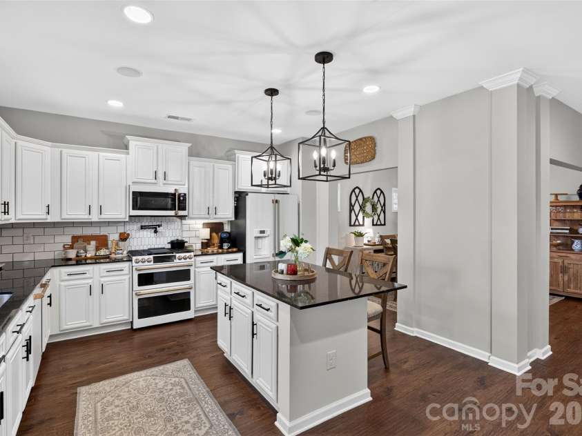 716 Stilmore Drive, Duncan, SC 29334.  MLS# CAR4409087, YatesRealty ID 41732. 