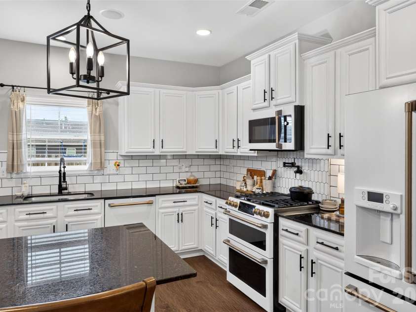 716 Stilmore Drive, Duncan, SC 29334.  MLS# CAR4409087, YatesRealty ID 41732. 