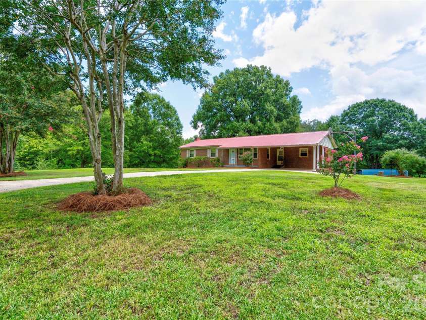 100 Sherwood Drive, Shelby, NC 28150.  MLS# CAR4410619, YatesRealty ID 41734. 