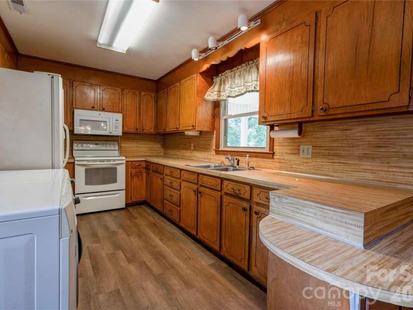 100 Sherwood Drive, Shelby, NC 28150.  MLS# CAR4410619, YatesRealty ID 41734. 