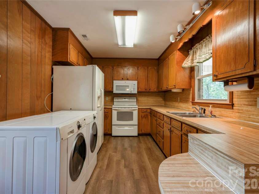 100 Sherwood Drive, Shelby, NC 28150.  MLS# CAR4410619, YatesRealty ID 41734. 
