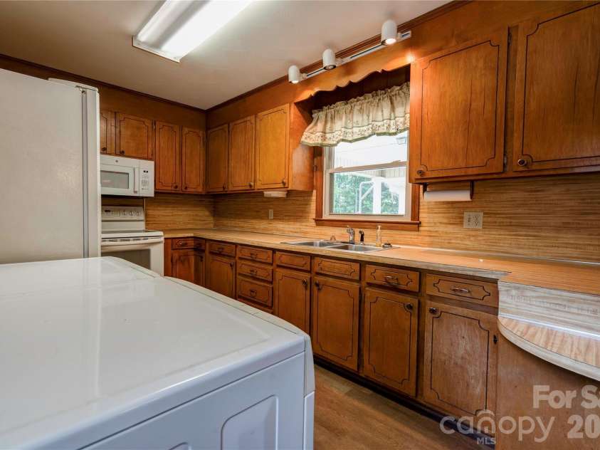 100 Sherwood Drive, Shelby, NC 28150.  MLS# CAR4410619, YatesRealty ID 41734. 