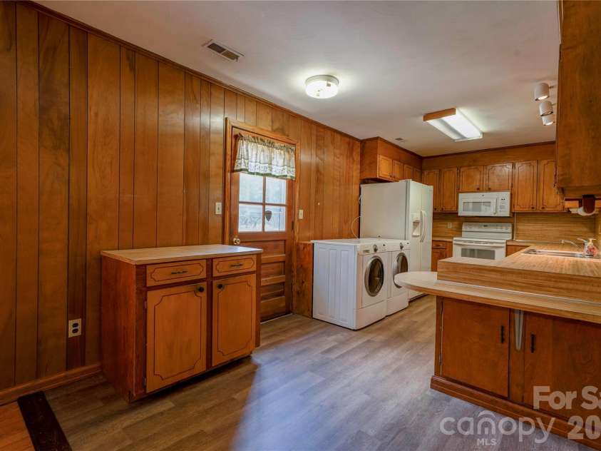 100 Sherwood Drive, Shelby, NC 28150.  MLS# CAR4410619, YatesRealty ID 41734. 