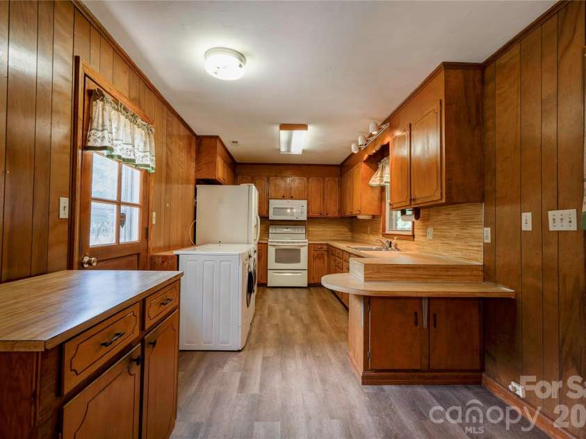 100 Sherwood Drive, Shelby, NC 28150.  MLS# CAR4410619, YatesRealty ID 41734. 