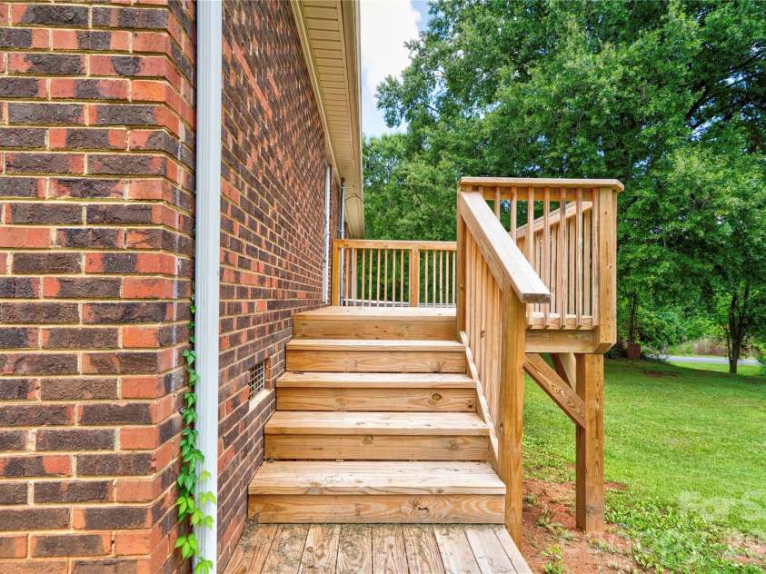 100 Sherwood Drive, Shelby, NC 28150.  MLS# CAR4410619, YatesRealty ID 41734. 